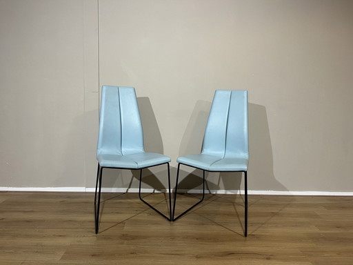 2X Montis Ivy Eetkamerstoelen Blauw Leder