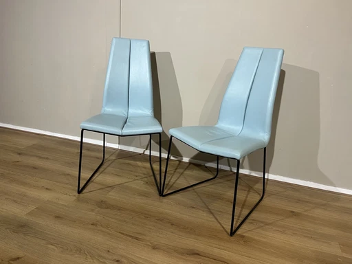 2X Montis Ivy Eetkamerstoelen Blauw Leder