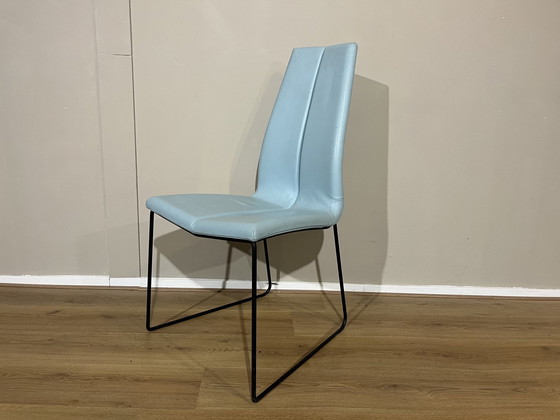 Image 1 of 2X Montis Ivy Eetkamerstoelen Blauw Leder