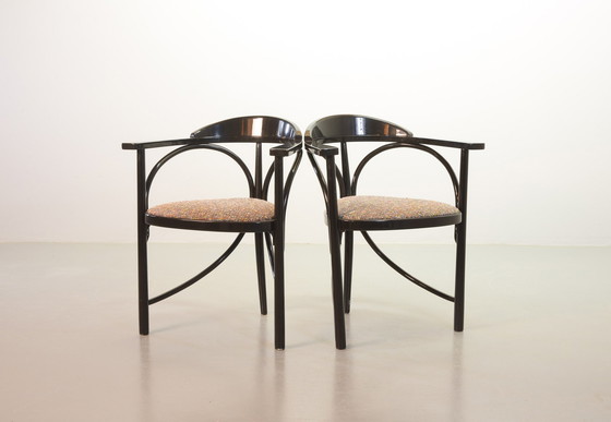 Image 1 of Zwart gelakte Thonet Triangle eetkamerstoelen (Model 87) met veelkleurige stoffen bekleding, set van 4. Duitsland, jaren 1980