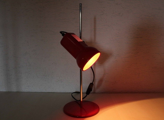 Image 1 of Rode metalen bureaulamp uit de jaren 70