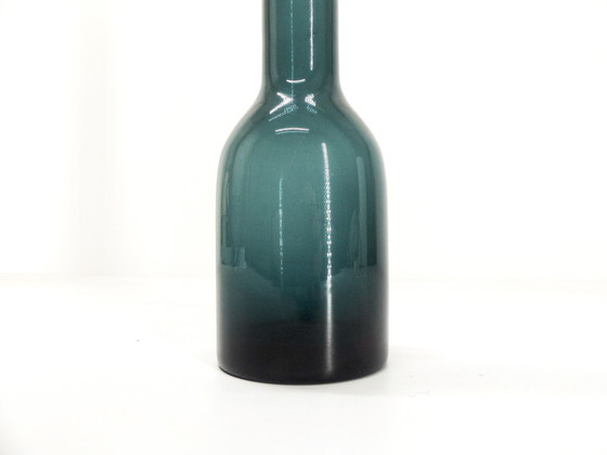 Image 1 of Blauw geblazen glazen flessenvaas 1960