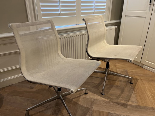 2X Vitra Ea107 Stoelen - Wit