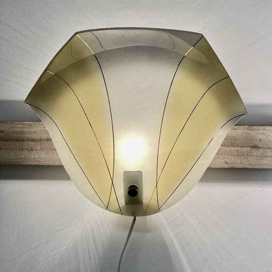 Image 1 of Vintage Scandinavische gele glazen wandlamp, 1950