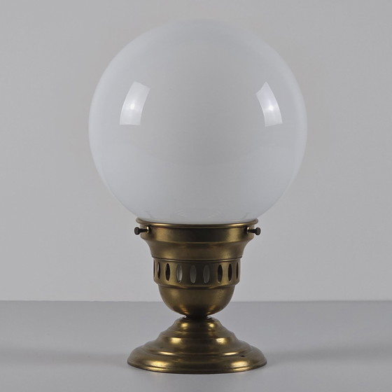 Image 1 of 1980S Art-Deco Revival Plafondlamp met messing basis en opaline glazen bolkap.