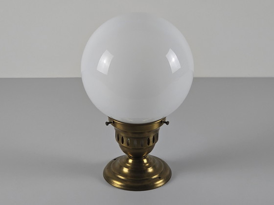 Image 1 of 1980S Art-Deco Revival Plafondlamp met messing basis en opaline glazen bolkap.