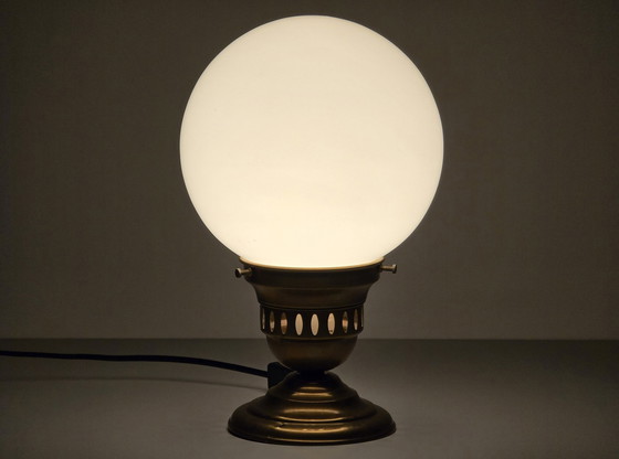 Image 1 of 1980S Art-Deco Revival Plafondlamp met messing basis en opaline glazen bolkap.