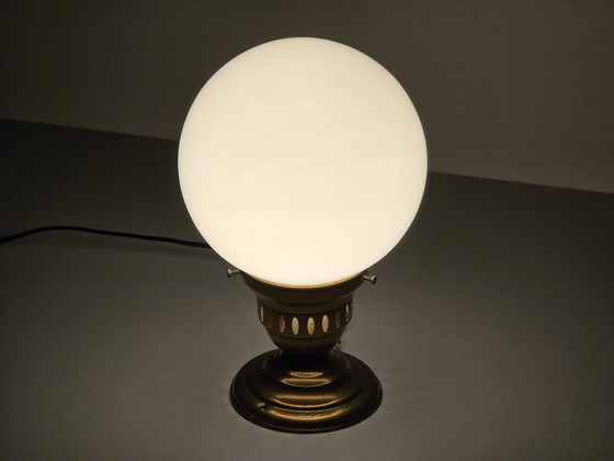 Image 1 of 1980S Art-Deco Revival Plafondlamp met messing basis en opaline glazen bolkap.