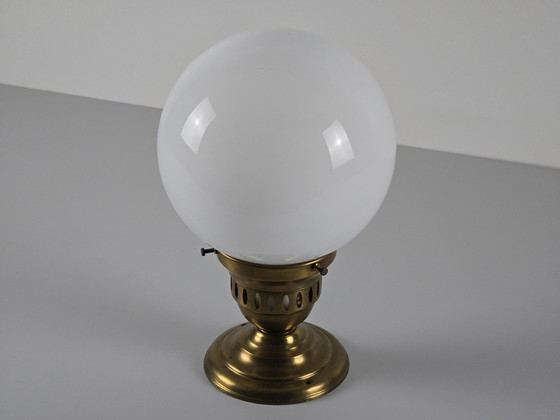 Image 1 of 1980S Art-Deco Revival Plafondlamp met messing basis en opaline glazen bolkap.