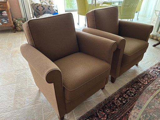 2x Moderne bruine fauteuil