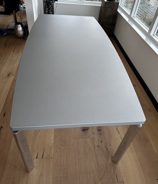 Leolux Eettafel 'Niobe'