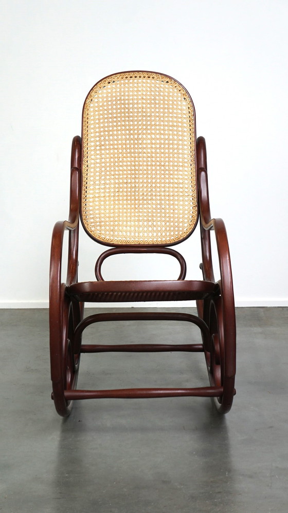 Image 1 of Vintage bentwood schommelstoel