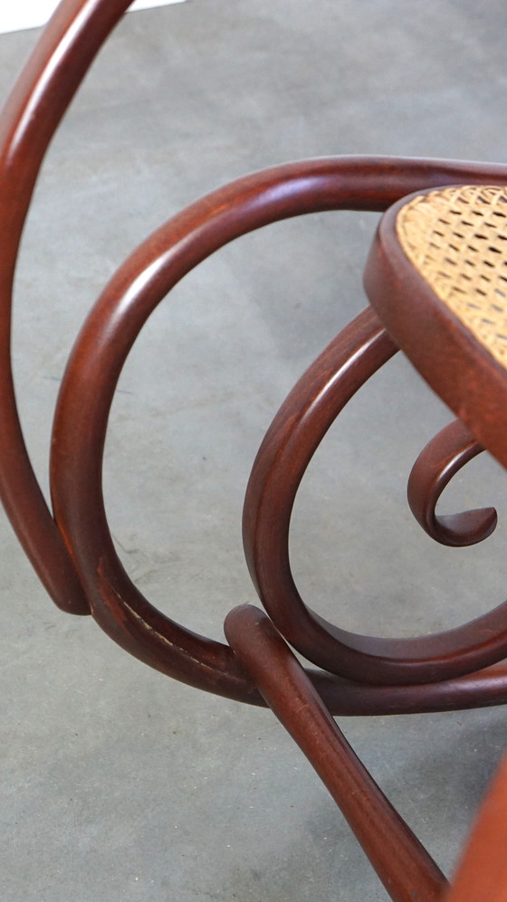 Image 1 of Vintage bentwood schommelstoel