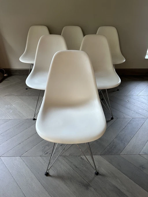 6x Vitra Eames Dsr Stoelen