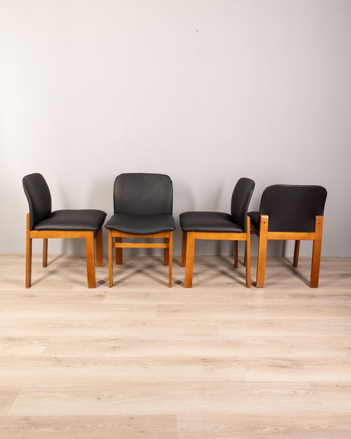 Set van 4 Vintage Italiaanse stoelen in zwart leer, 1970