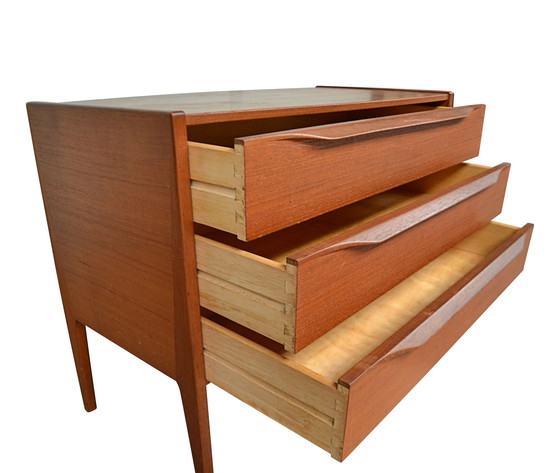 Image 1 of Vintage Deense stijl teak ladekastje