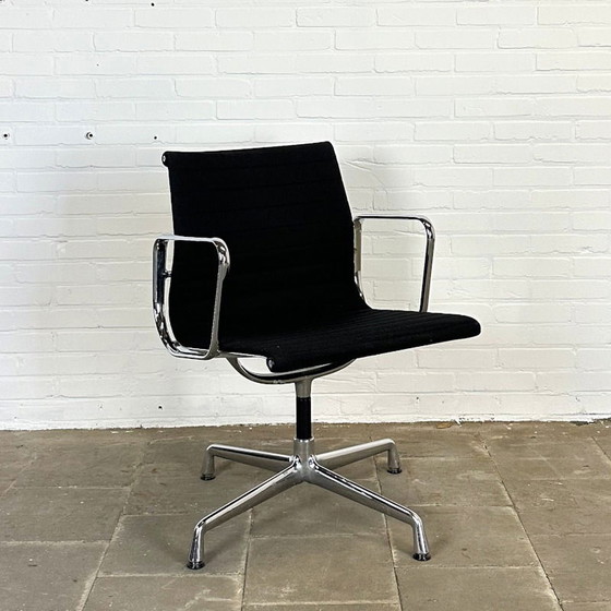 Image 1 of Vitra EA 108 Zwarte Design Stoel, Ontworpen door Charles & Ray Eames