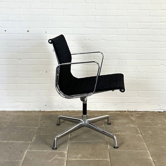 Image 1 of Vitra EA 108 Zwarte Design Stoel, Ontworpen door Charles & Ray Eames