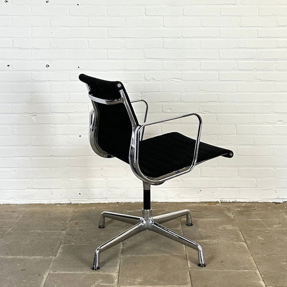 Image 1 of Vitra EA 108 Zwarte Design Stoel, Ontworpen door Charles & Ray Eames