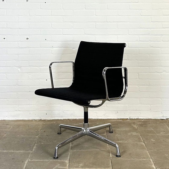 Image 1 of Vitra EA 108 Zwarte Design Stoel, Ontworpen door Charles & Ray Eames