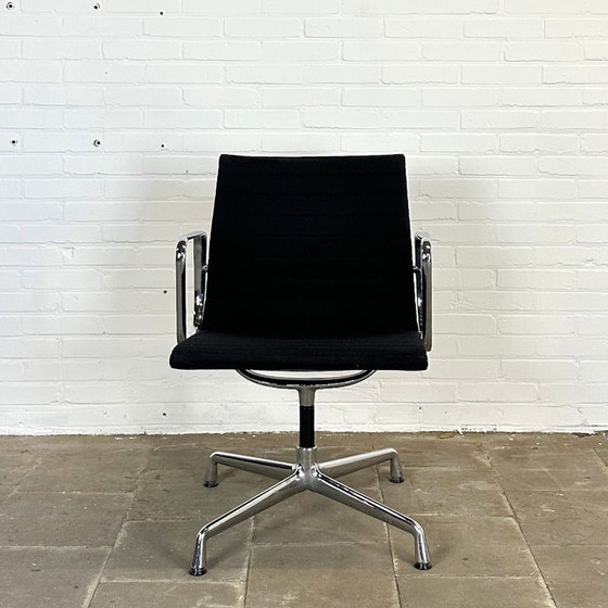 Image 1 of Vitra EA 108 Zwarte Design Stoel, Ontworpen door Charles & Ray Eames