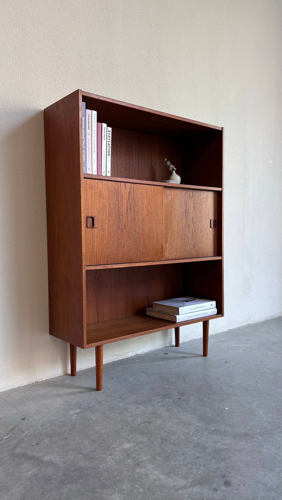 Image 1 of Boekenkast Met Schuifdeurtjes Teak