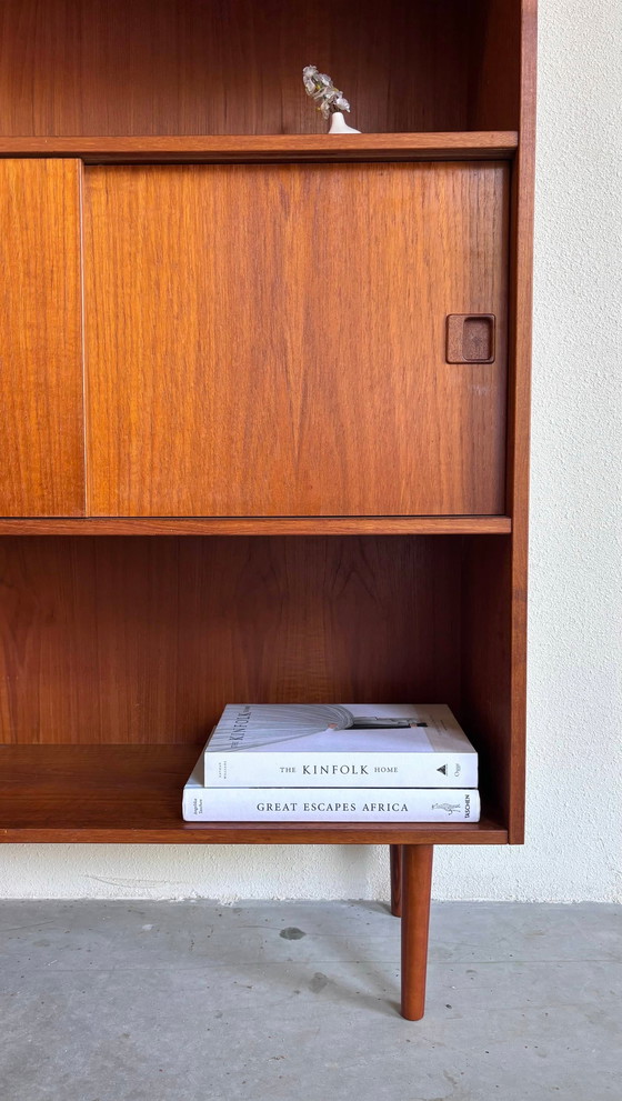 Image 1 of Boekenkast Met Schuifdeurtjes Teak