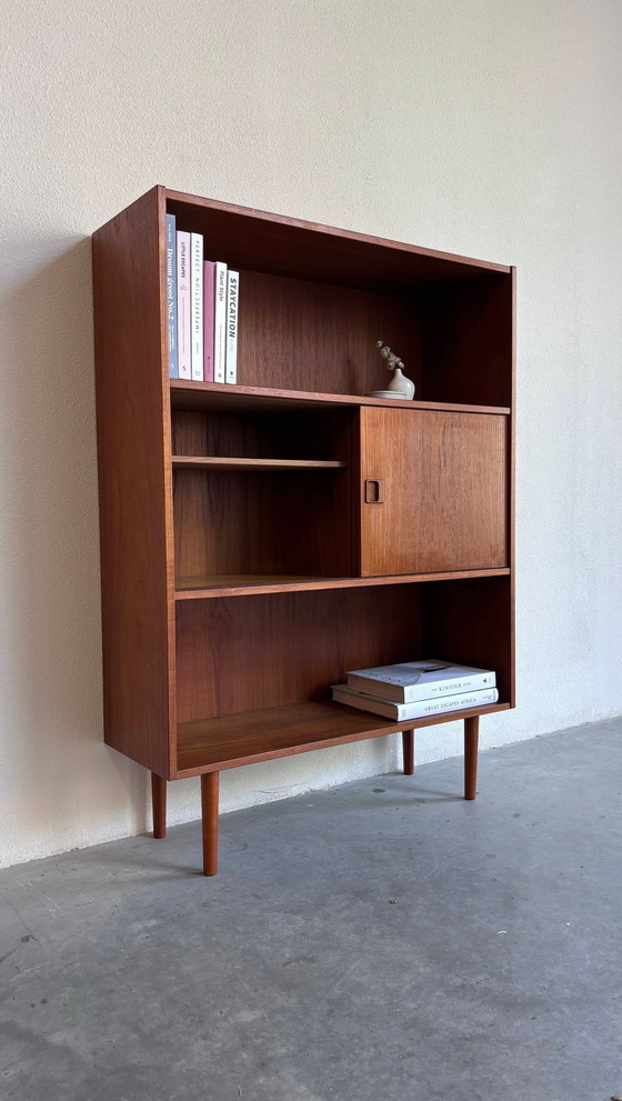 Image 1 of Boekenkast Met Schuifdeurtjes Teak