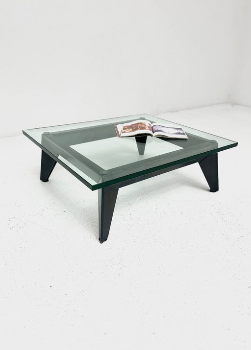 Salontafel met ijzeren frame en glazen blad