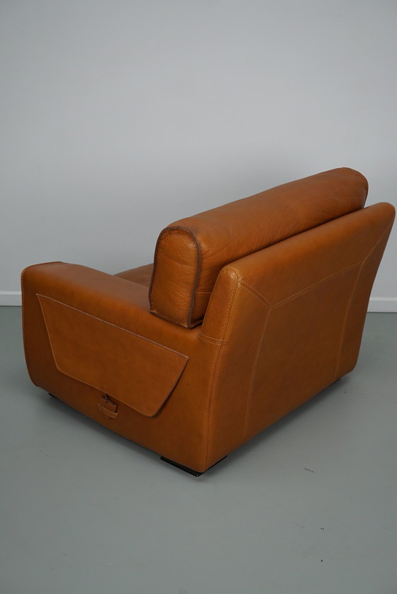 Image 1 of Roche Bobois clubfauteuil in tan/cognac nekleer