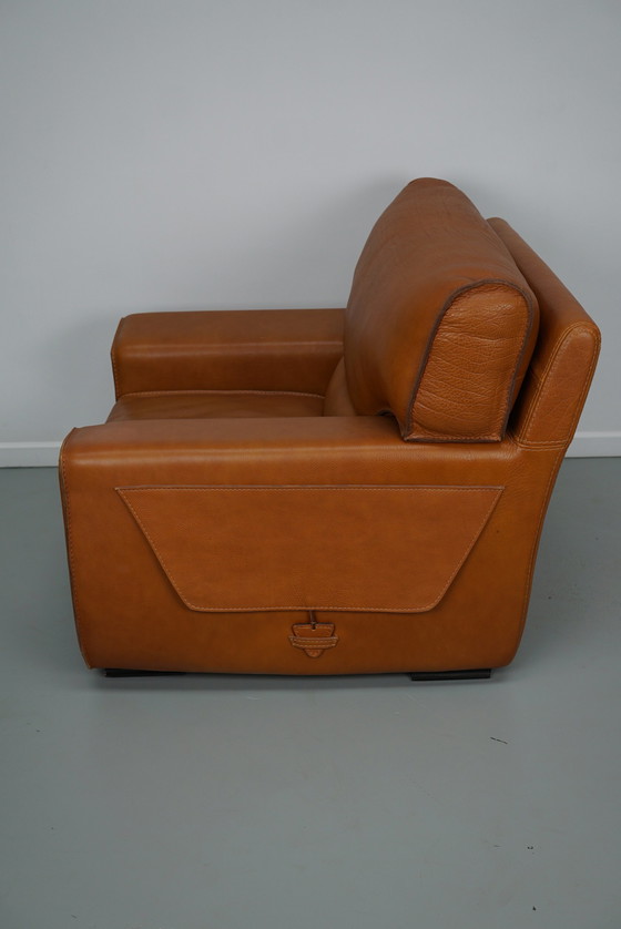 Image 1 of Roche Bobois clubfauteuil in tan/cognac nekleer