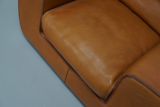 Image 1 of Roche Bobois clubfauteuil in tan/cognac nekleer