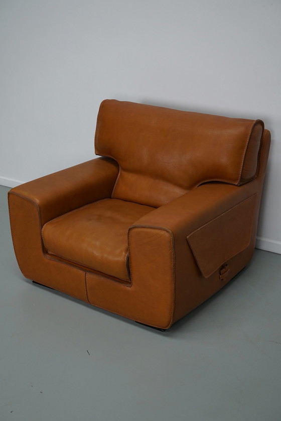 Image 1 of Roche Bobois clubfauteuil in tan/cognac nekleer