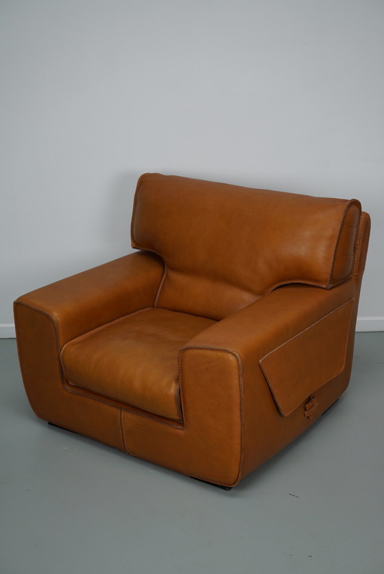 Image 1 of Roche Bobois clubfauteuil in tan/cognac nekleer