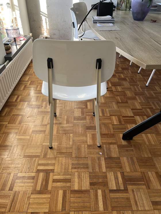 Image 1 of 6X Ahrend Revolt Stoelen Wit