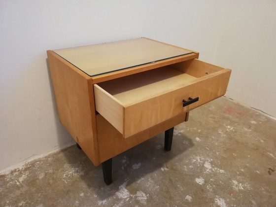 Image 1 of Mid Century Vintage Houten Nachtkastje Met Glazen Plank