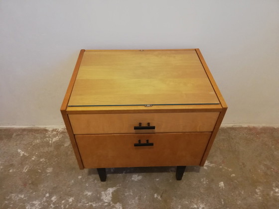 Image 1 of Mid Century Vintage Houten Nachtkastje Met Glazen Plank