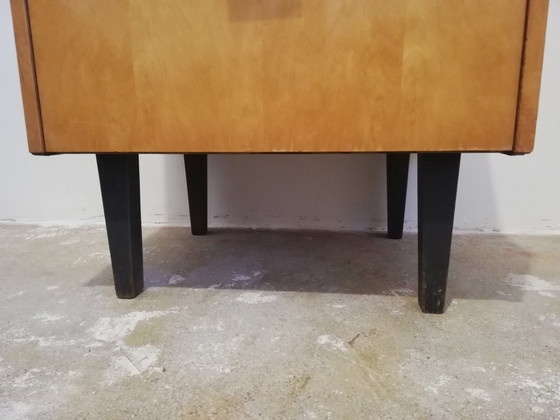 Image 1 of Mid Century Vintage Houten Nachtkastje Met Glazen Plank