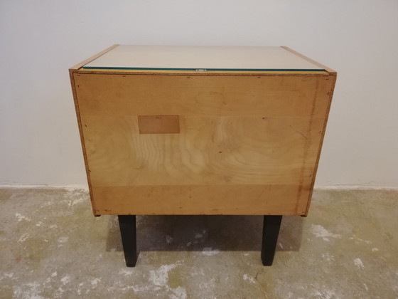 Image 1 of Mid Century Vintage Houten Nachtkastje Met Glazen Plank