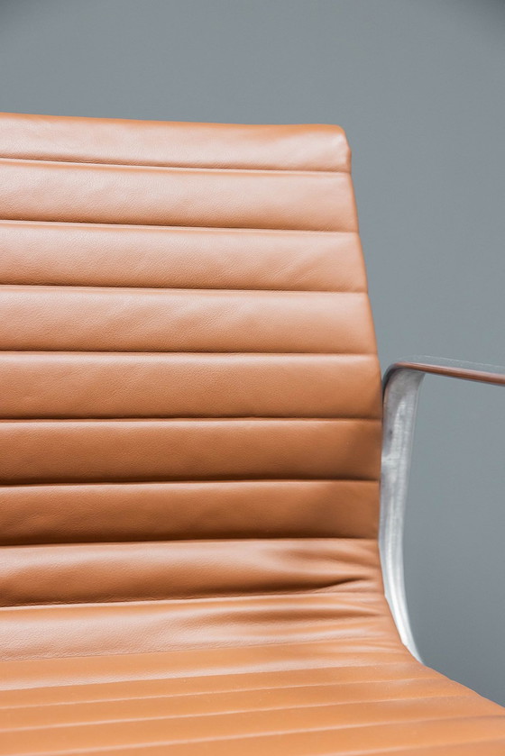 Image 1 of Eames Ea117 Alugroup bureaustoel