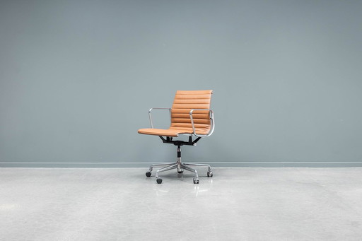 Eames Ea117 Alugroup bureaustoel