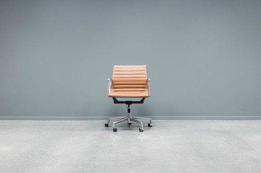 Eames Ea117 Alugroup bureaustoel