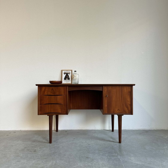 Image 1 of Vintage Bureau Tweezijdig Teak