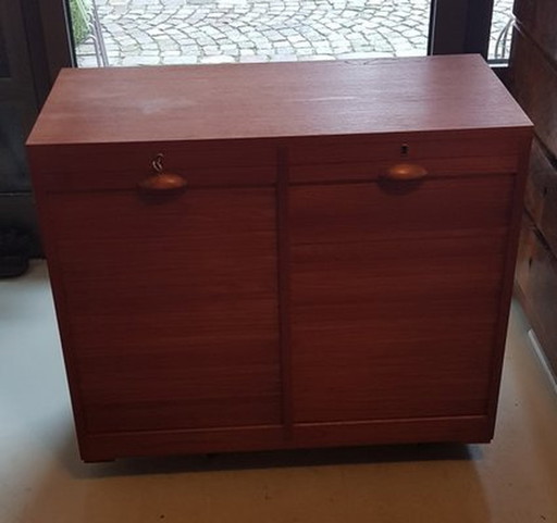 Deens dressoir met rolltüren in teak van Dyrlund, 1960S