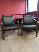 2x Vintage zwarte fauteuils