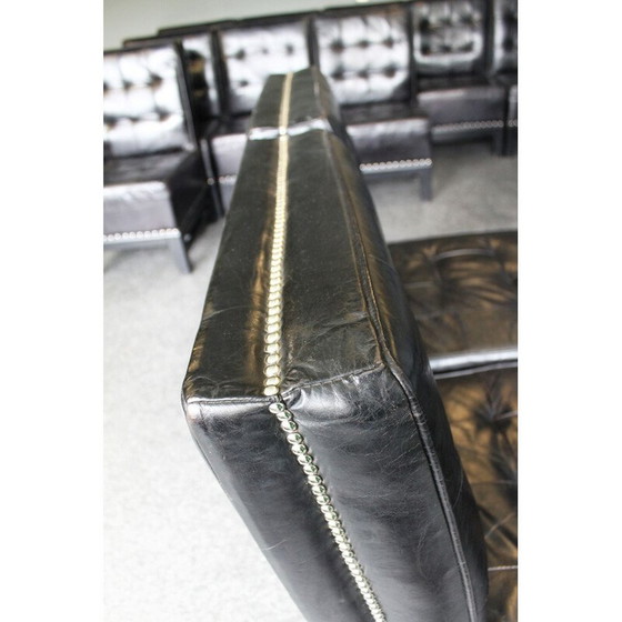 Image 1 of Zwart leren eetkamerstoel versierd met studs