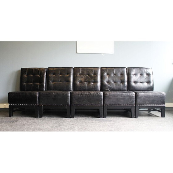 Image 1 of Zwart leren eetkamerstoel versierd met studs