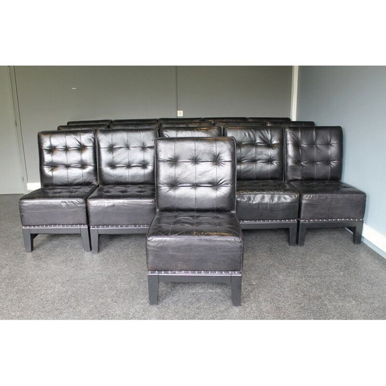 Image 1 of Zwart leren eetkamerstoel versierd met studs