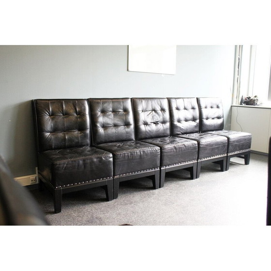 Image 1 of Zwart leren eetkamerstoel versierd met studs