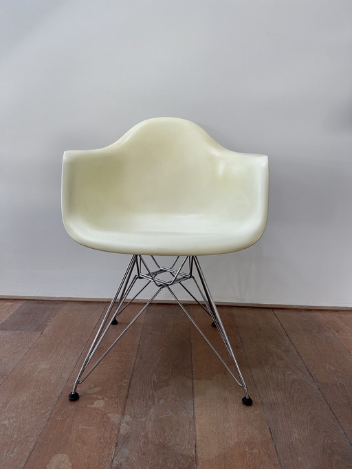 6x Vitra Eames Dar Stoelen Met Chroom Onderstel